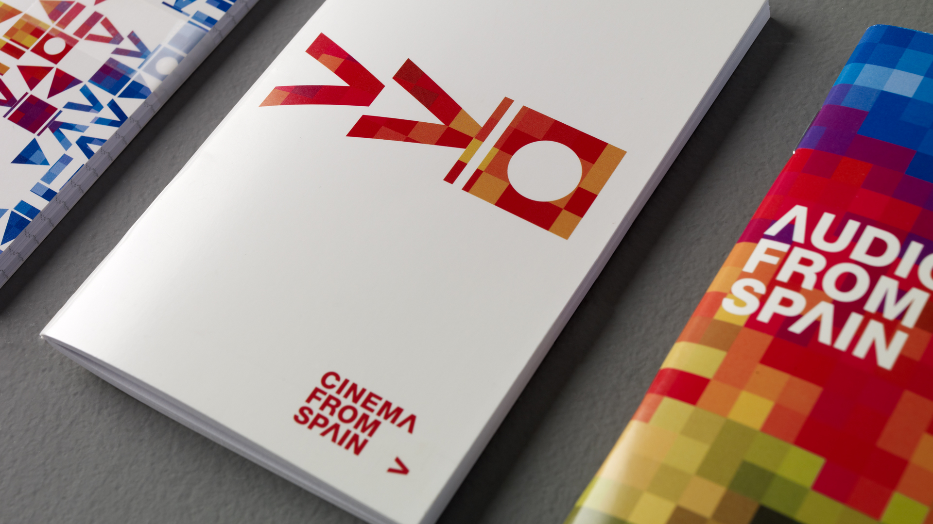 Detalle del branding corporativo Audiovisual from Spain ICEX por Nomon Design, agencia de branding