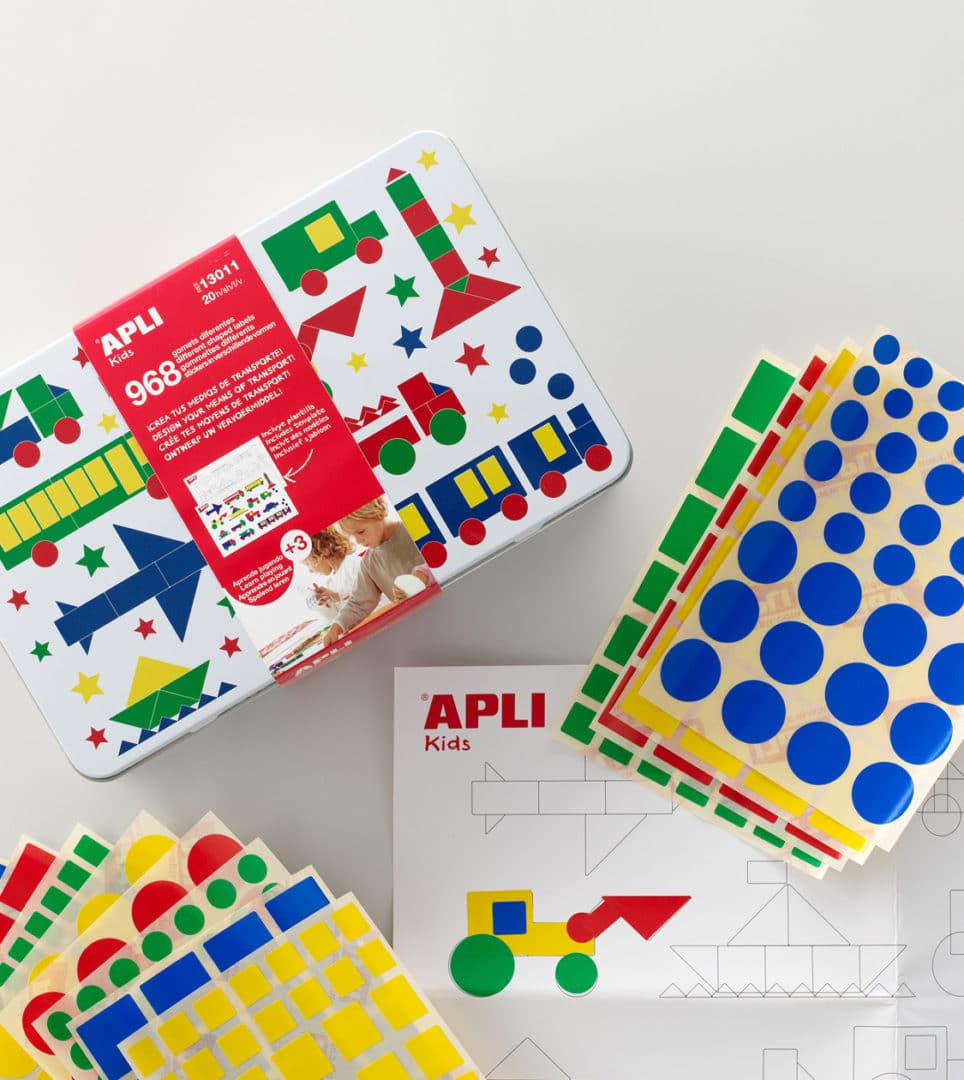 Diseño de producto educativo Apli Kids por Nomon Design, agencia de branding