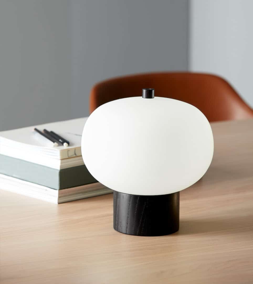 Dirección de arte para el catálogo editorial de Grok por Nomon Design, agencia de branding, diseño gráfico y packaging de Barcelona.