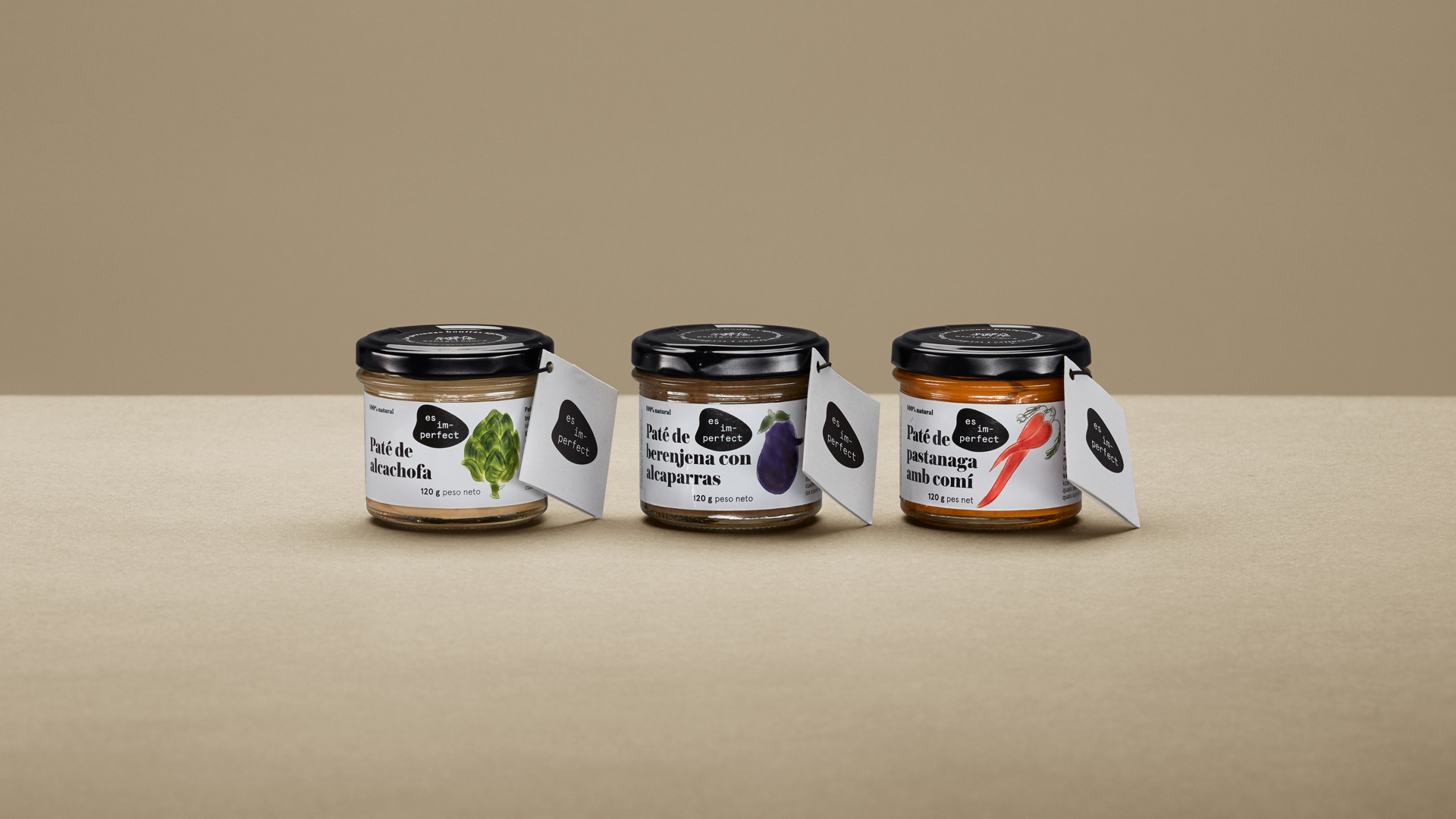 Sistema de packaging es im-perfect diseñado por Nomon Design, agencia de branding.