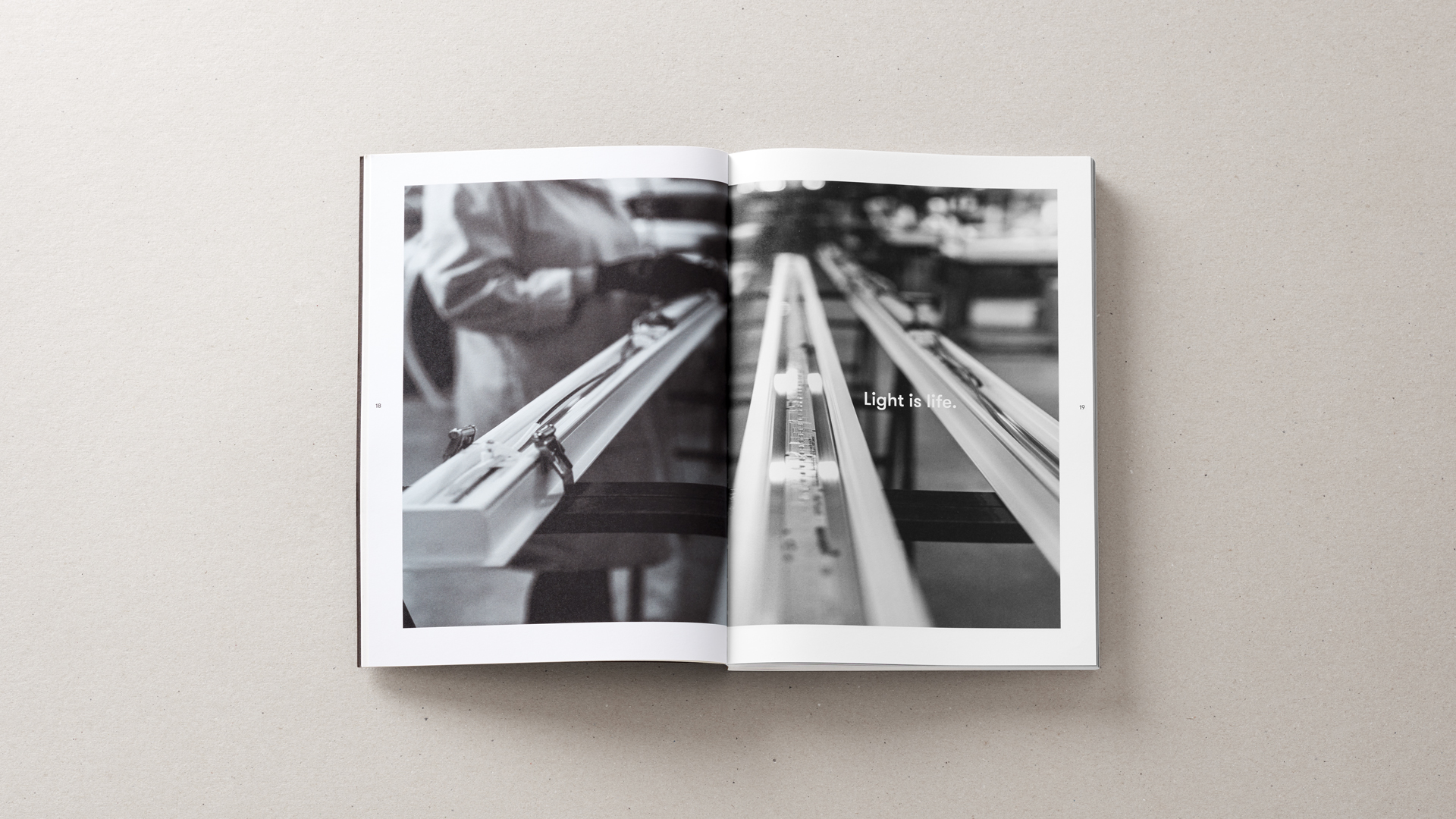 Branding corporativo de Grok aplicado a diseño editorial por Nomon Design, agencia de branding, diseño gráfico y packaging de Barcelona.