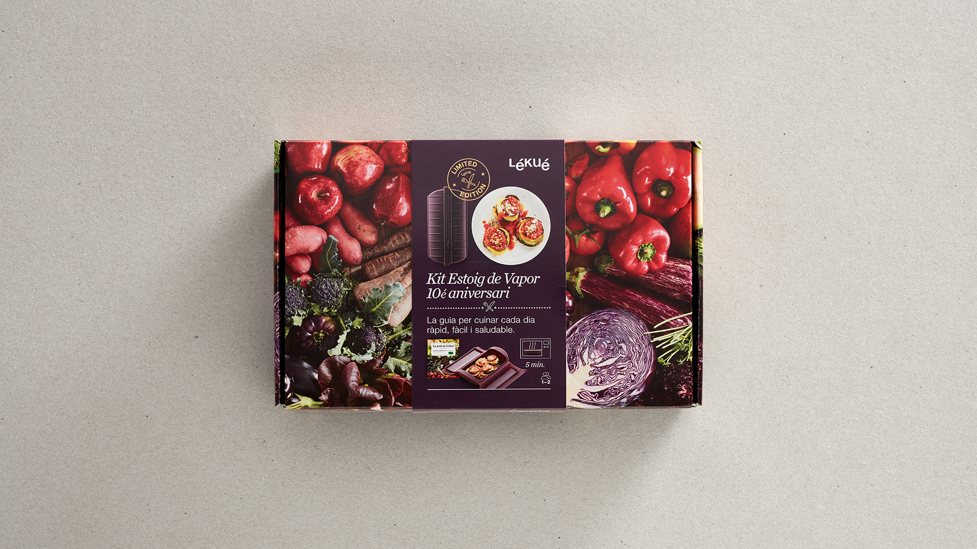 Detalle del diseño de packaging décimo aniversario estuche Lékué por Nomon Design, agencia de branding