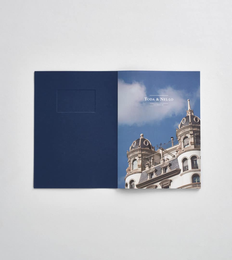 Catálogo de comunicación del bufete de Toda & Nel-lo por Nomon Design, agencia de branding