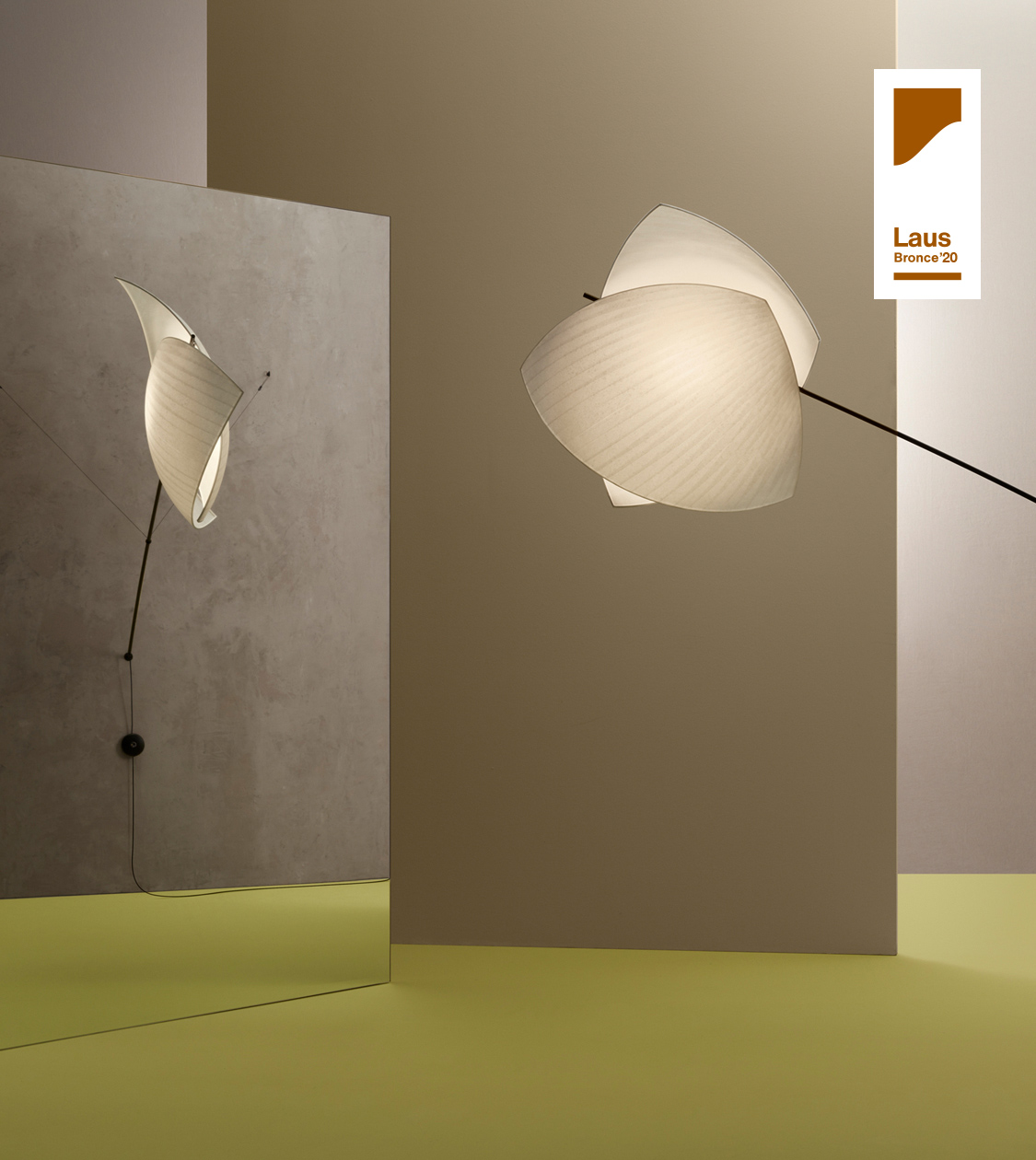 Dirección de arte el reflejo en el espejo para Grok por Nomon Design, agencia de branding