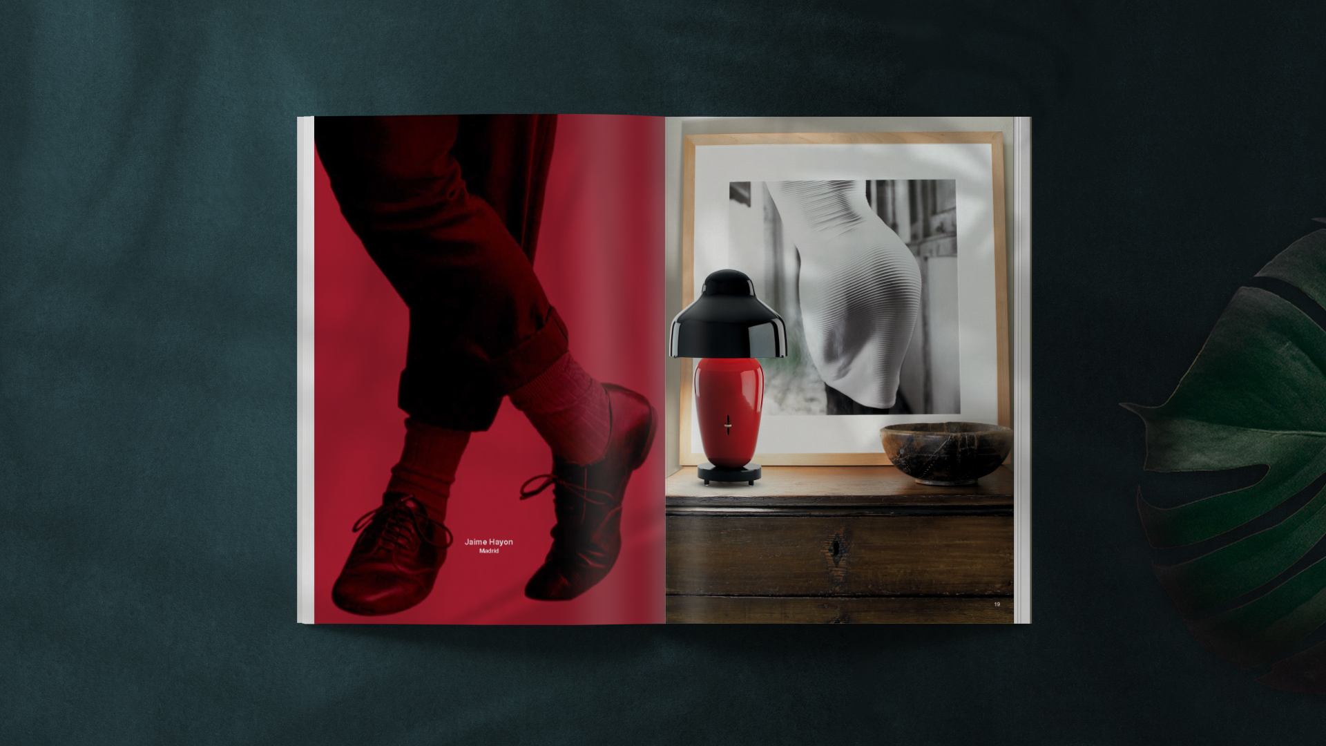 Interiores del diseño editorial de la empresa de iluminación Parachilna, por Nomon Design, agencia de branding