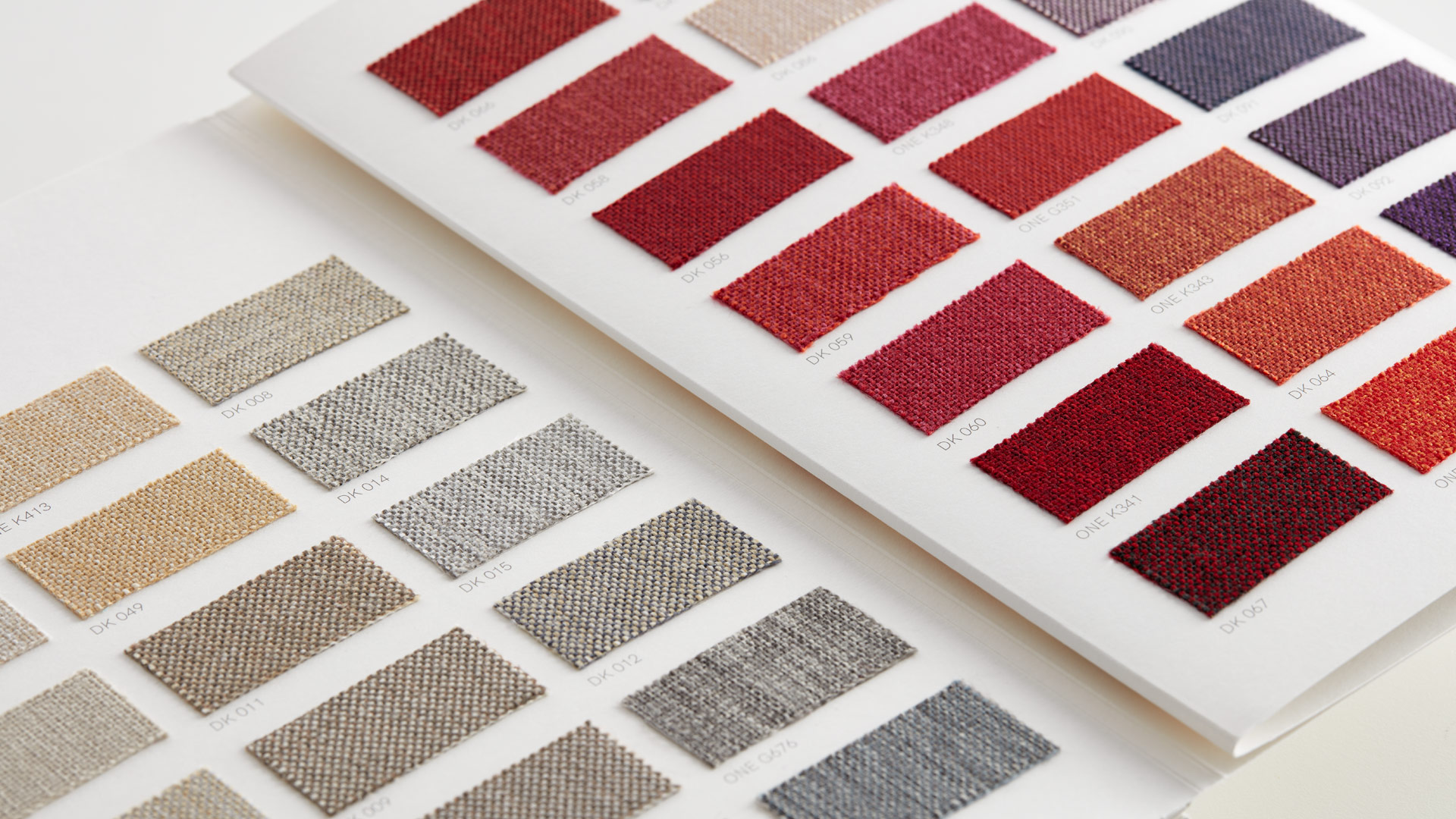 Nuevo tagline de la estrategia de branding para Exit Fabrics por Nomon Design, agencia de branding