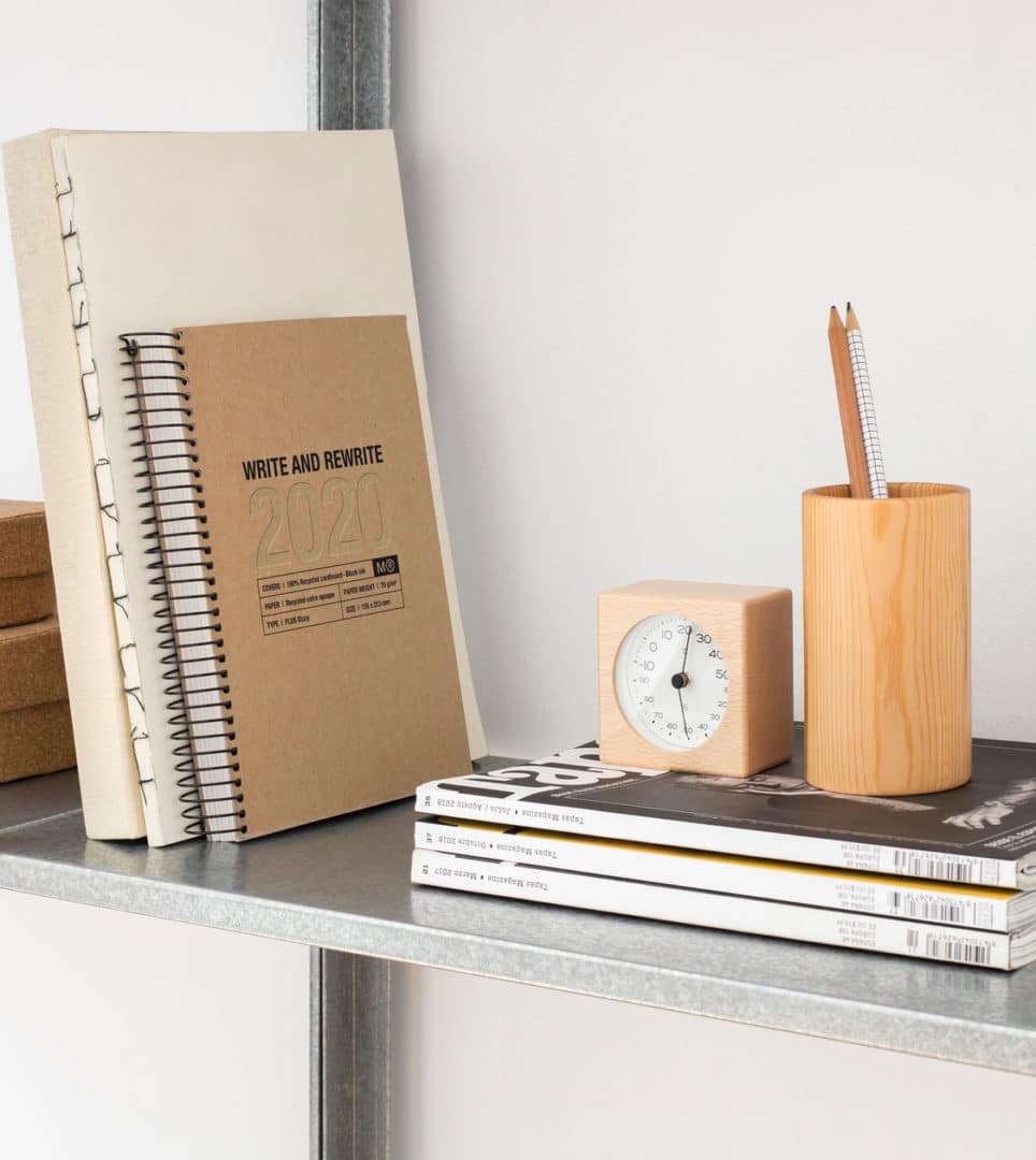 Diseño de la nueva colección de Miquelrius, Just Black, por Nomon Design, agencia de branding