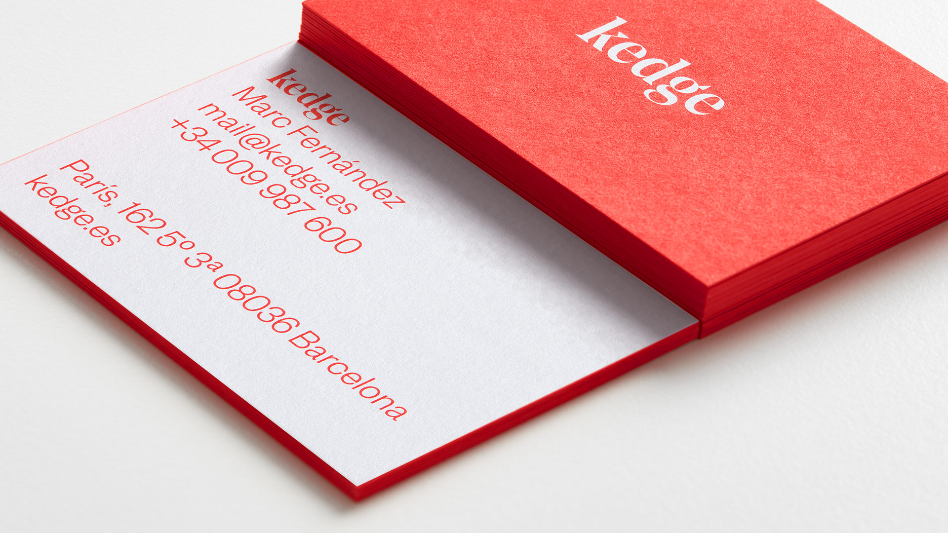 Branding de la consultoría Kedge aplicado a tarjetas corporativas por Nomon Design, agencia de branding