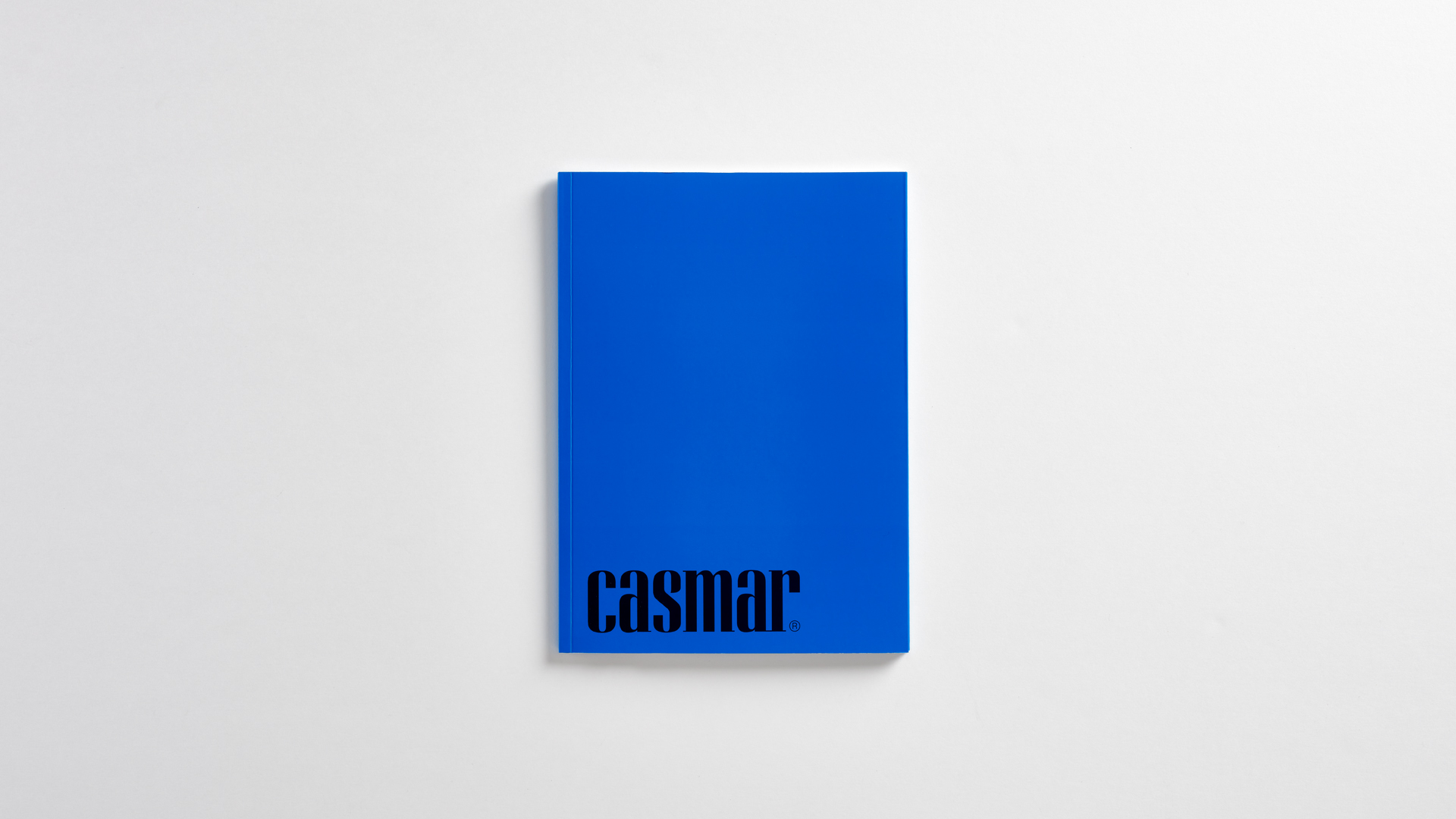 Portada del diseño editorial de Casmar por Nomon Design, agencia de branding