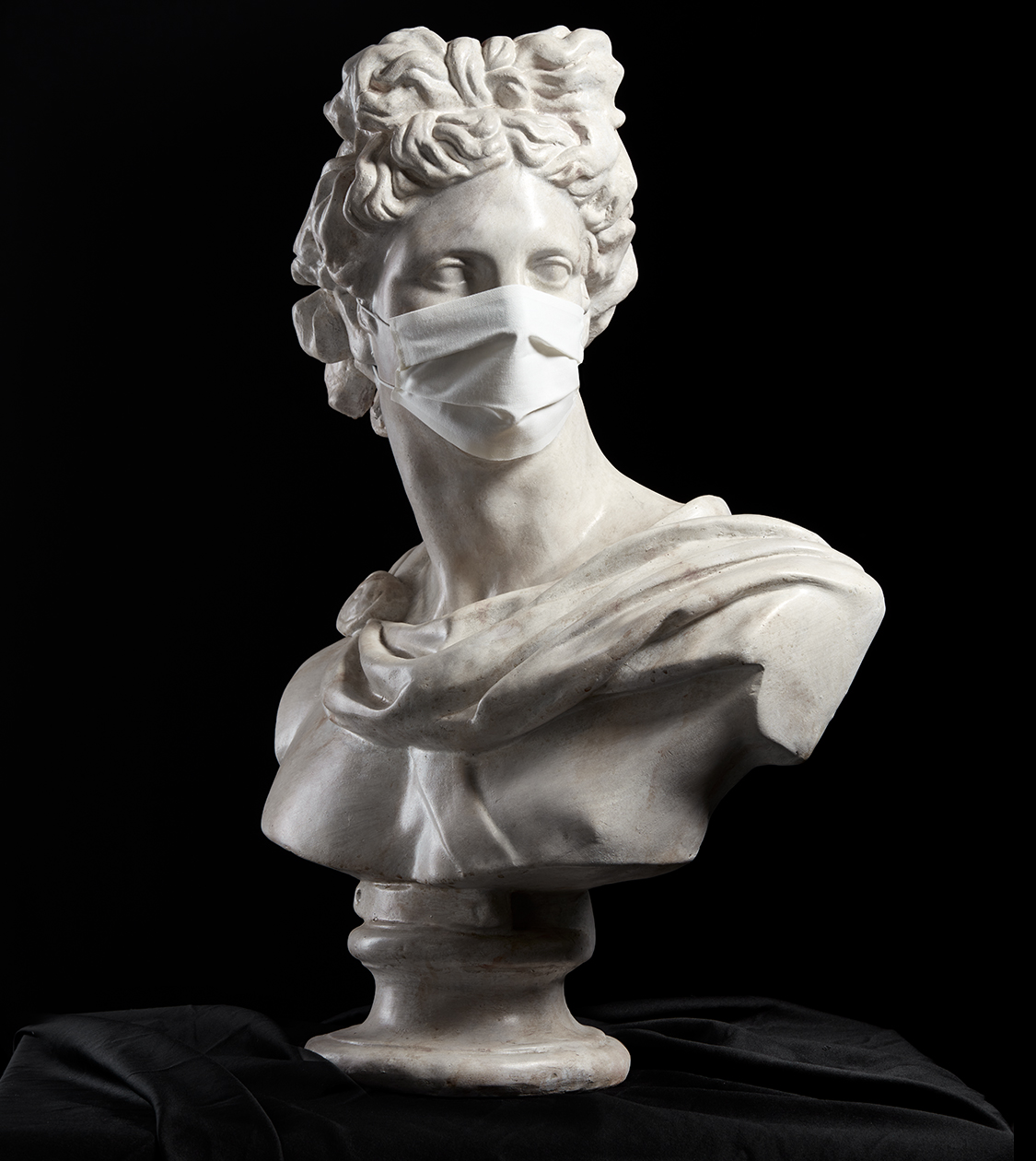 Dirección de arte del catálogo mascarillas MY DRAP Profesional por Nomon Design, agencia de branding