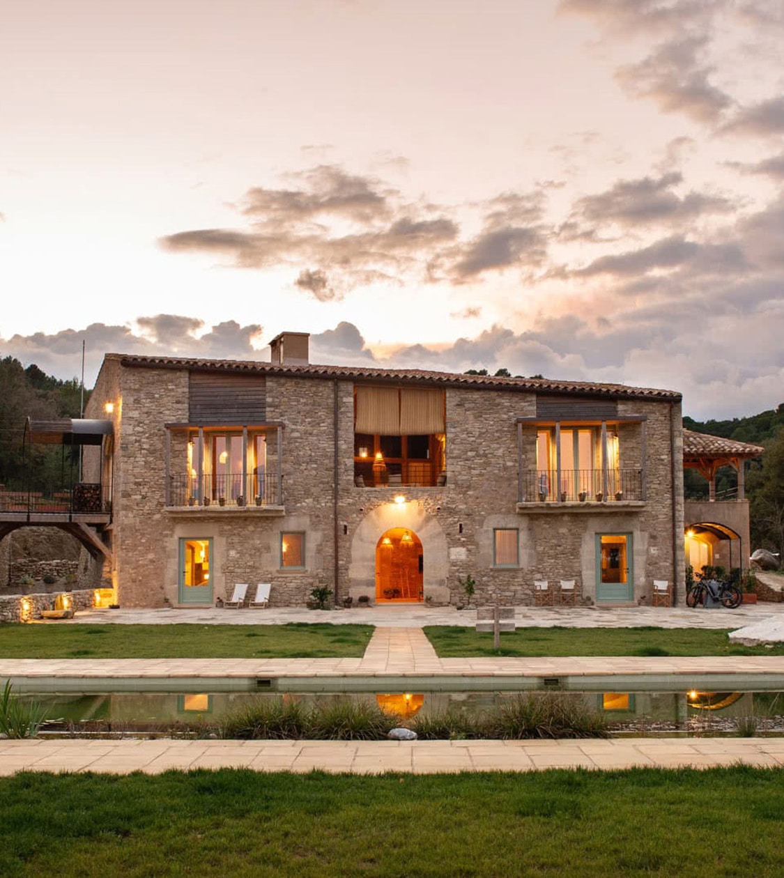 Imagen del branding corporativo de Can Buch por Nomon Design, agencia de branding