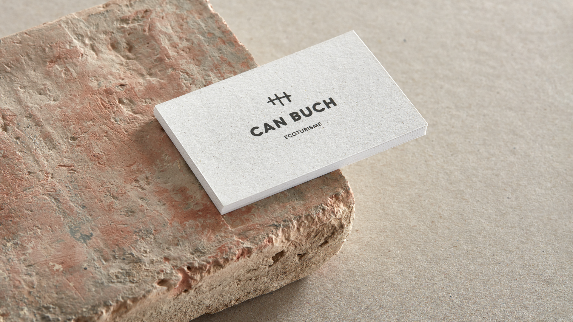 Tarjeta de visita con branding corporativo de Can Buch