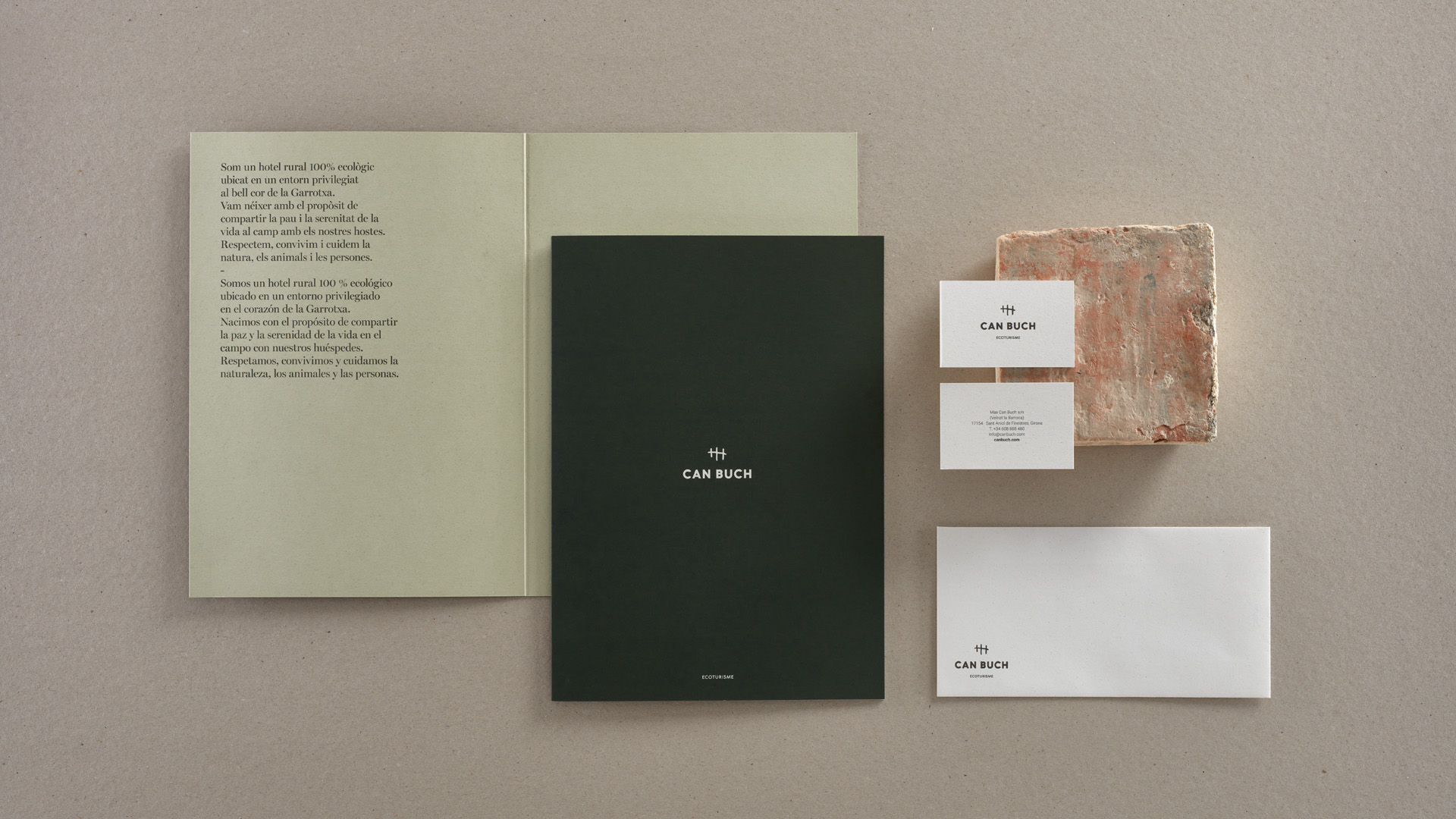 Branding aplicado en nateriales corporativos de Can Buch por Nomon Design, agencia de branding