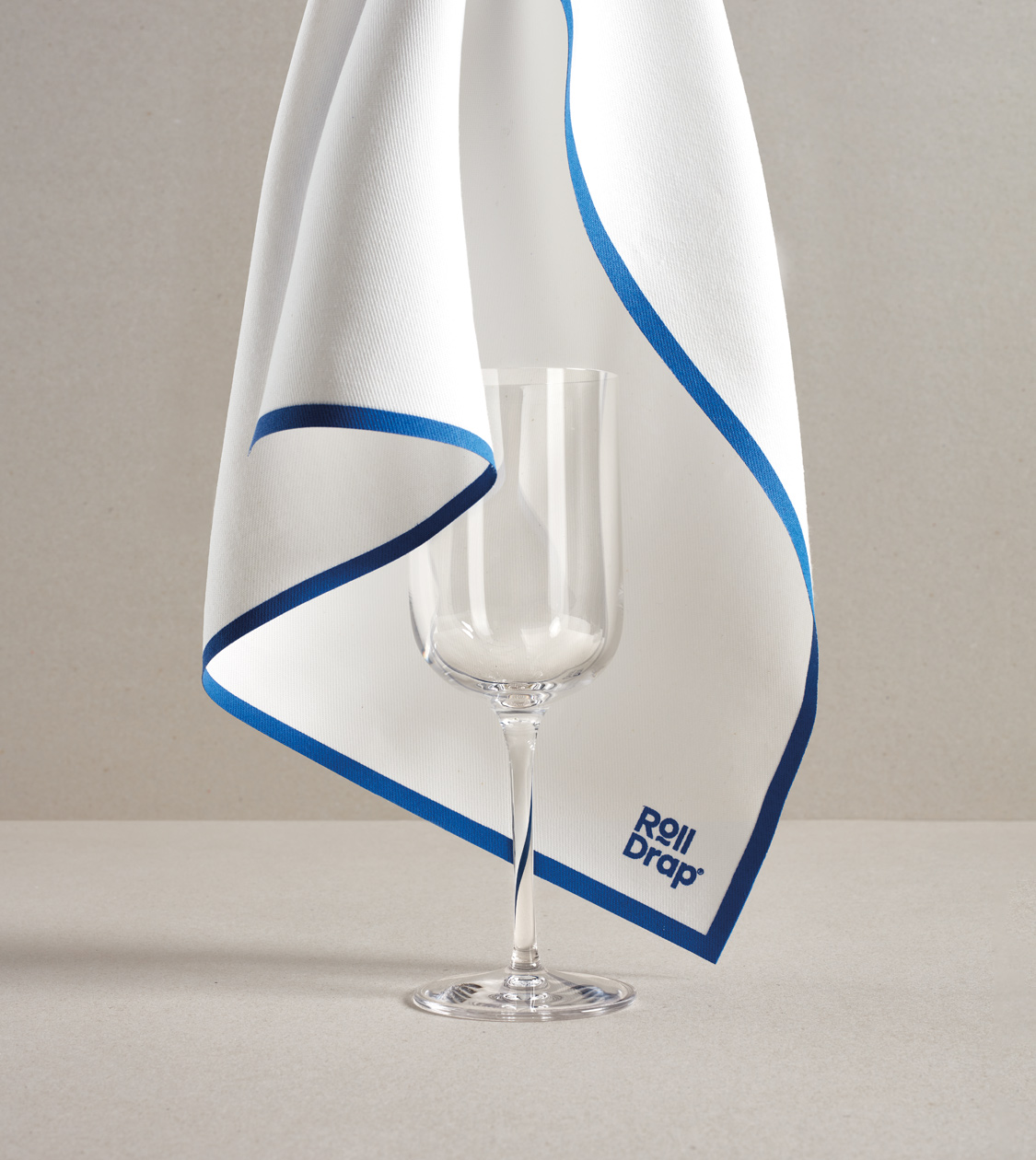 Dirección de arte del nuevo branding de Roll Drap por Nomon Design, agencia de branding