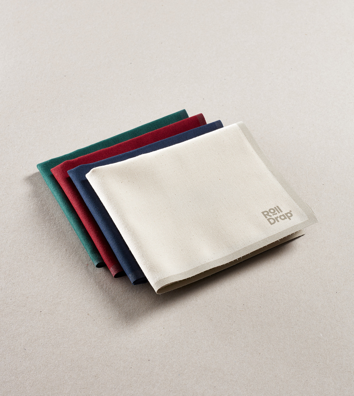 Detalle de la dirección de arte de los productos textiles de Roll Drap por Nomon Design, agencia de branding