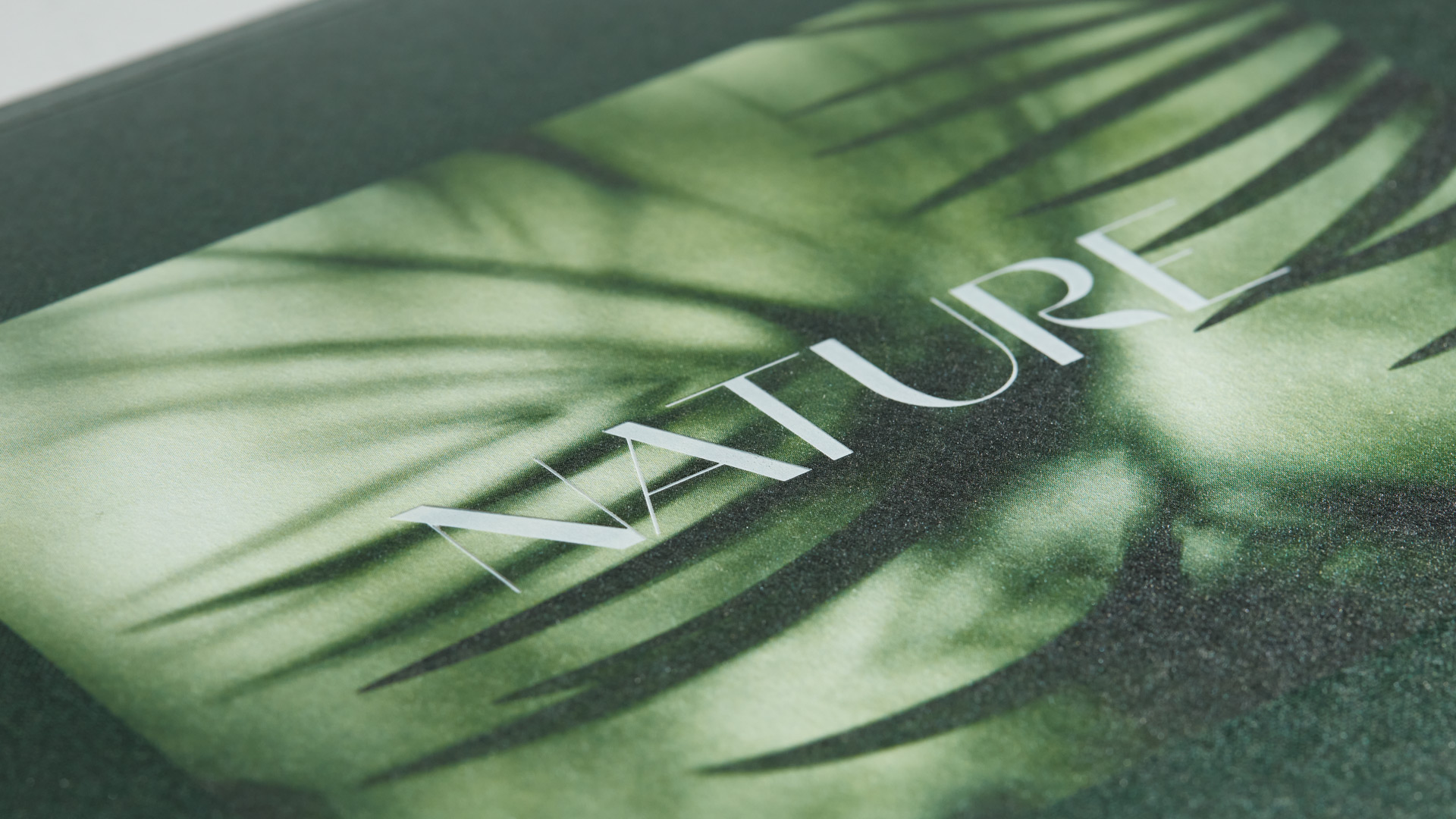 Detalle de la portada del catálogo Nature by Klein por Nomon Design, agencia de branding