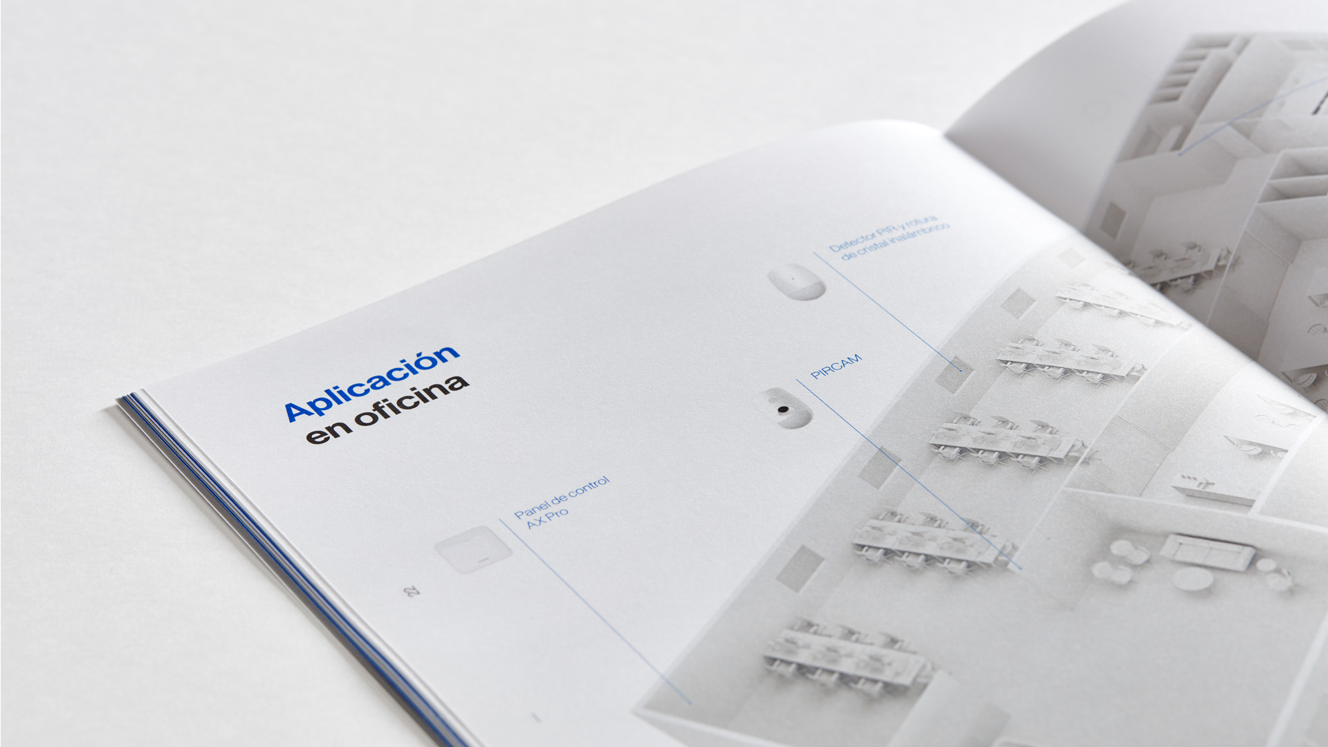 Detalle del interior del catálogo de AX Pro de Casmar