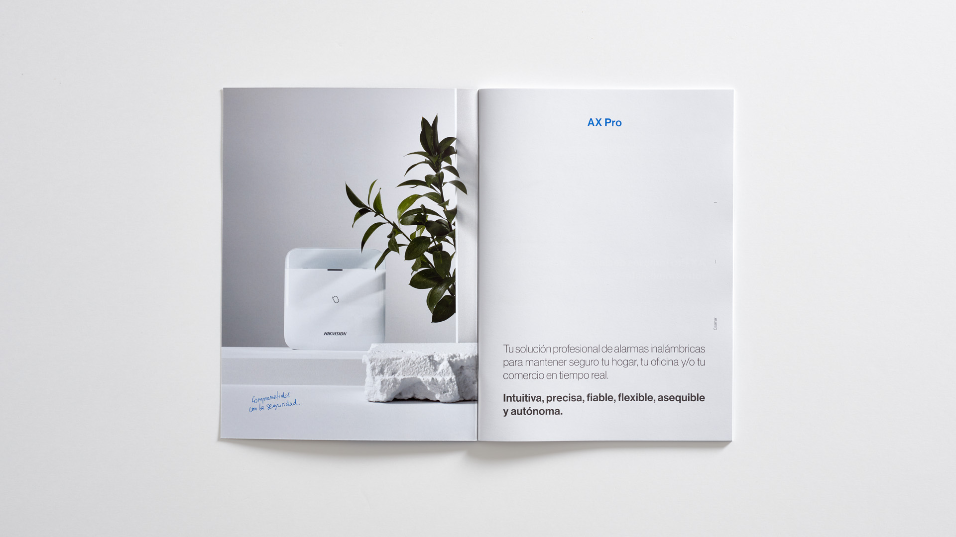 Interiores del catálogo de AX Pro de Casmar por Nomon Design, agencia de branding