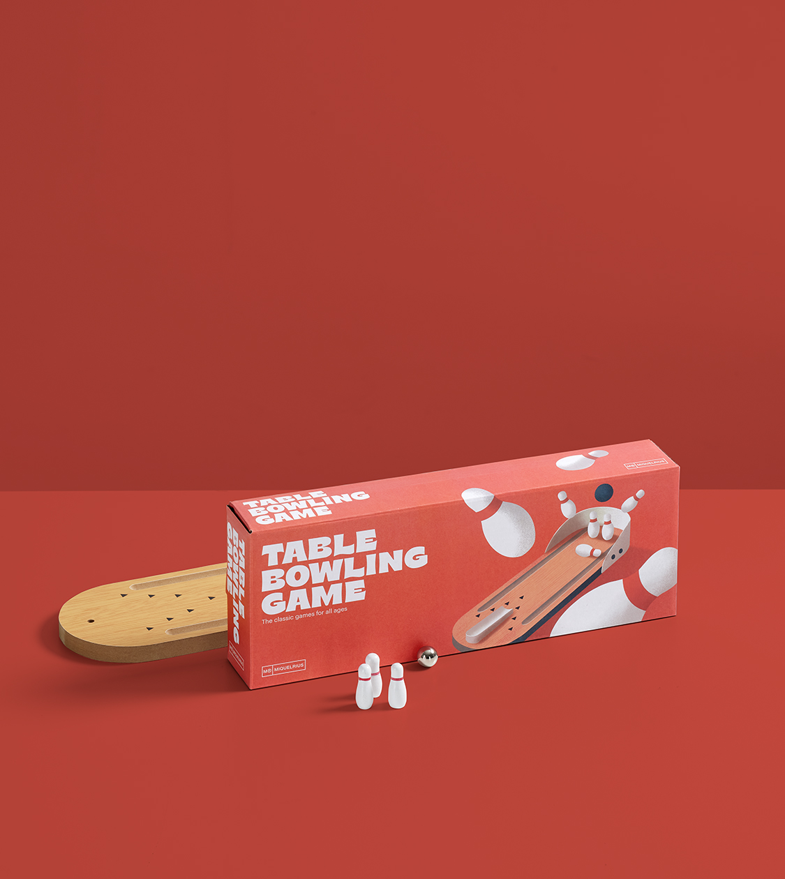 Packaging del juego de Bolos de Not Boring Games de Miquelrius por Nomon Design, agencia de branding