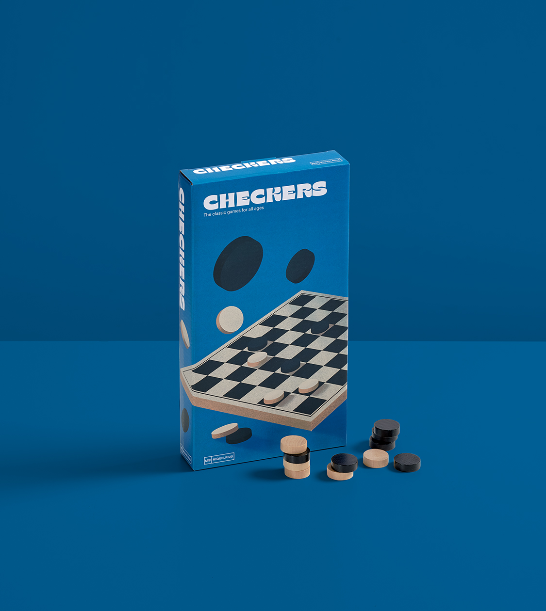 Packaging Damas de Not Boring Games de Miquelrius por Nomon Design, agencia de branding