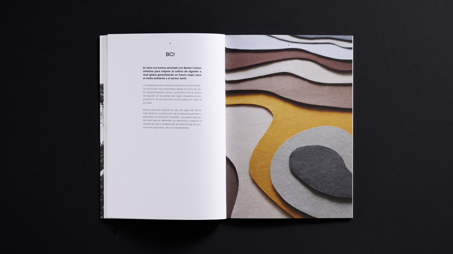 Detalle del diseño editorial del catálogo de producto MY DRAP por Nomon Design, agencia de branding