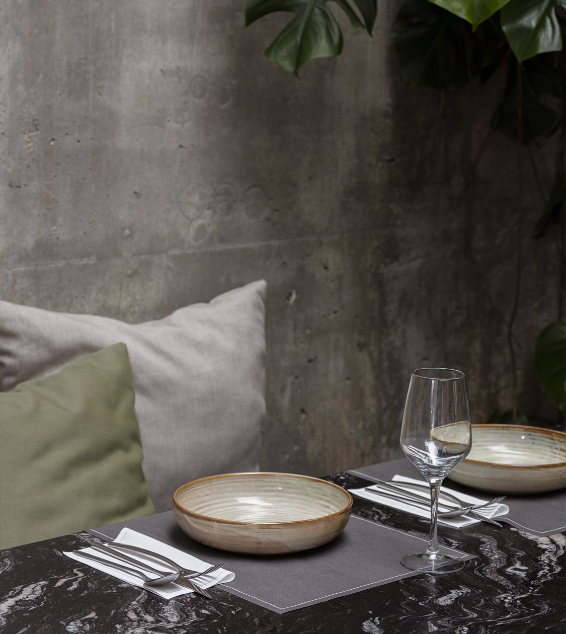 Dirección de arte del nuevo catálogo retail de MY DRAP por Nomon Design, agencia de branding