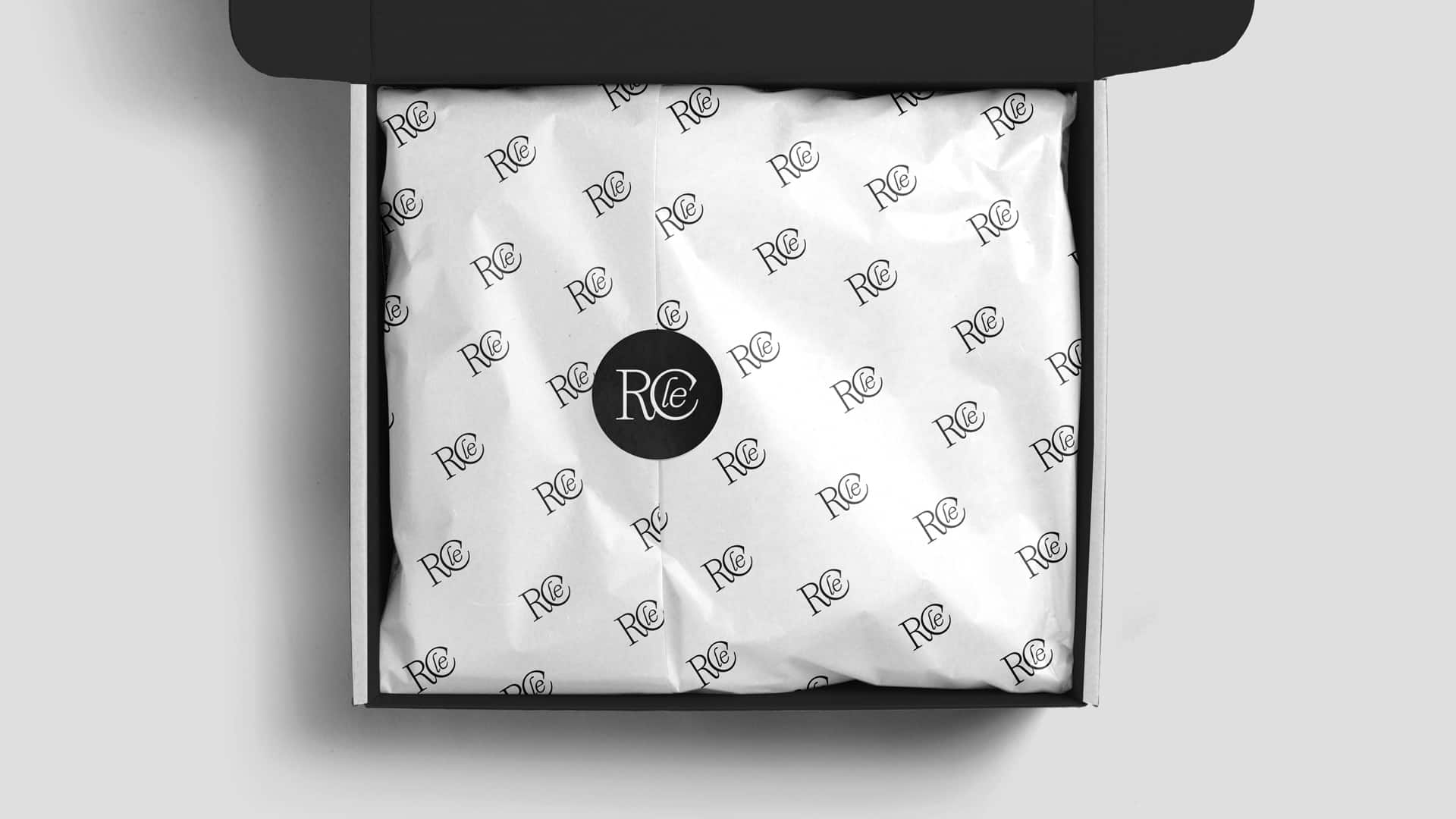 Aplicación del rebranding en el nuevo packaging de Regarde Le Ciel por NOMON DESIGN, agencia de branding de Barcelona