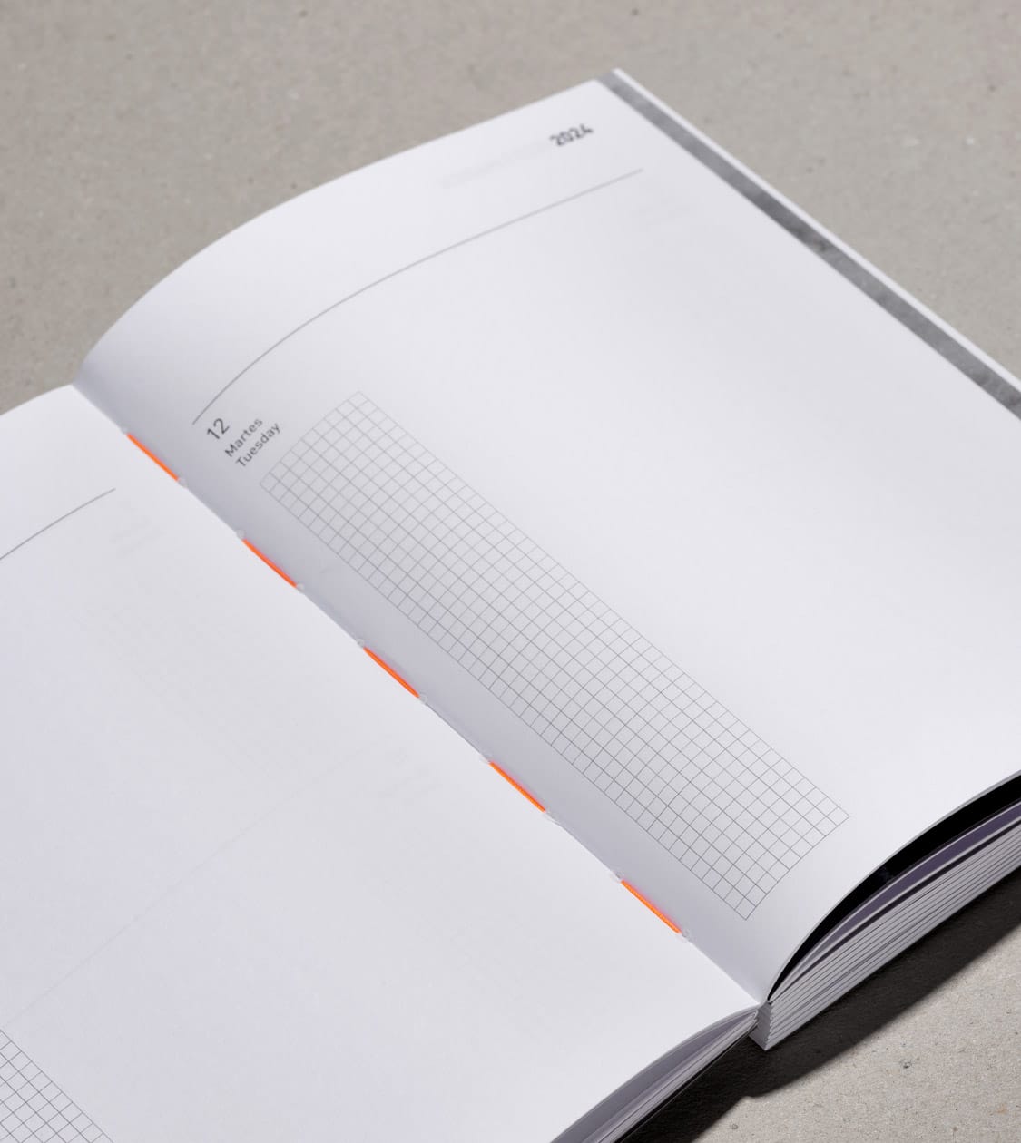 Detalle del interior de la colección «Ecoalf powered by Miquelrius» por NOMON DESIGN, agencia de branding