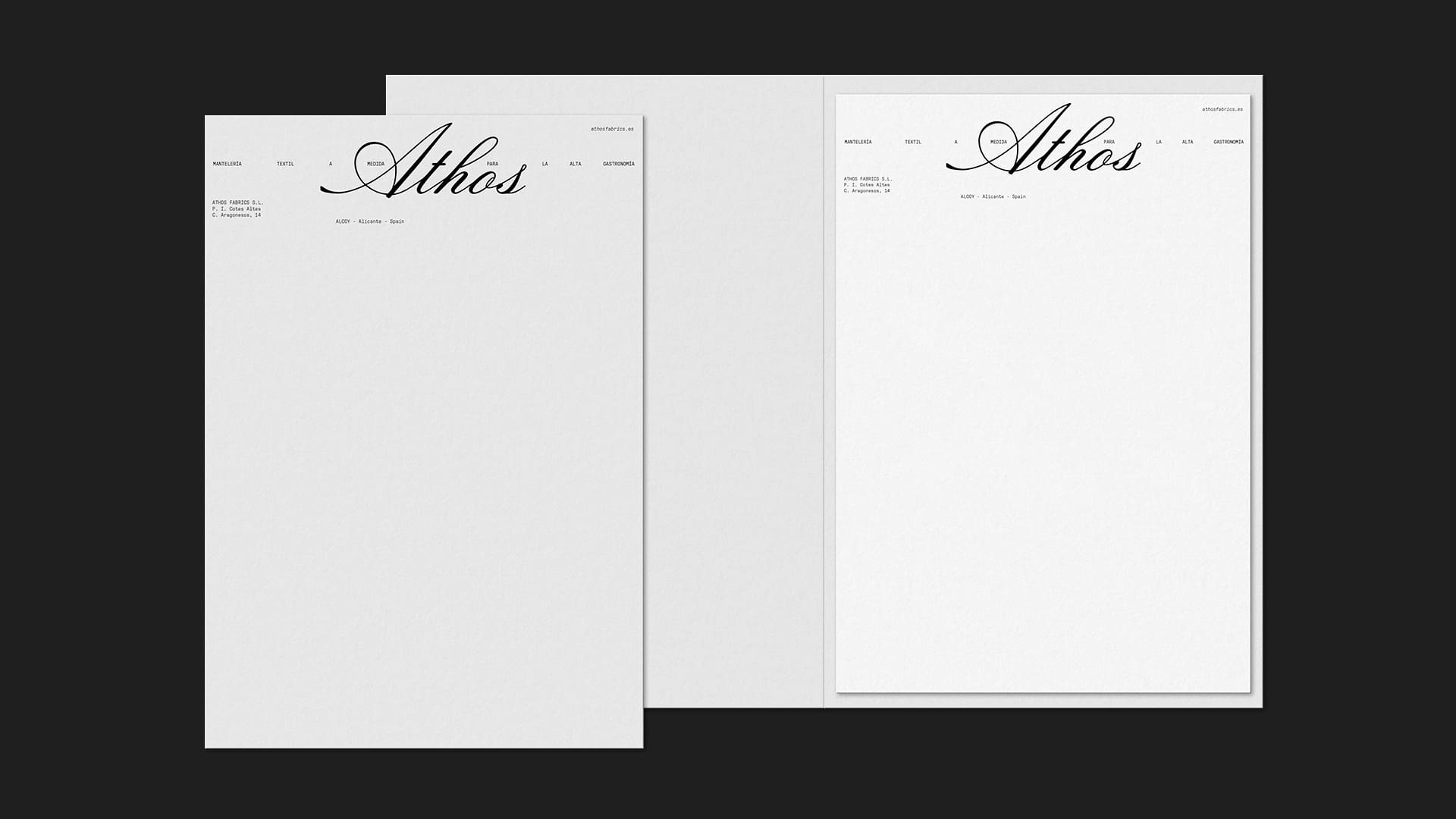 Branding corporativo de Athos diseñado por NOMON DESIGN, agencia de branding de Barcelona, aplicado en papelería corporativa