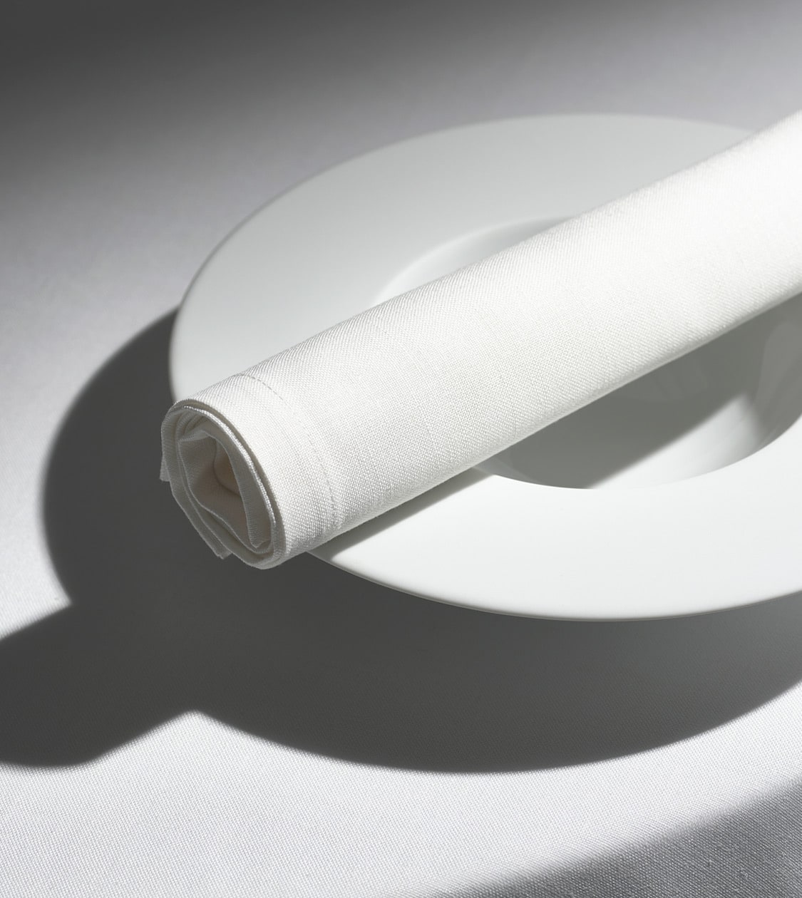 Dirección de arte de Athos para el sector horeca por NOMON DESIGN, agencia de branding de Barcelona
