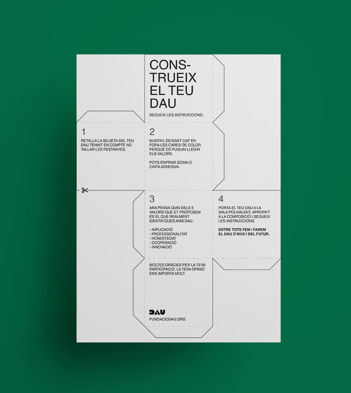 Instrucciones de montaje del dado de Fundació DAU con diseño sostenible de Nomon Design y LAB Blanquerna.