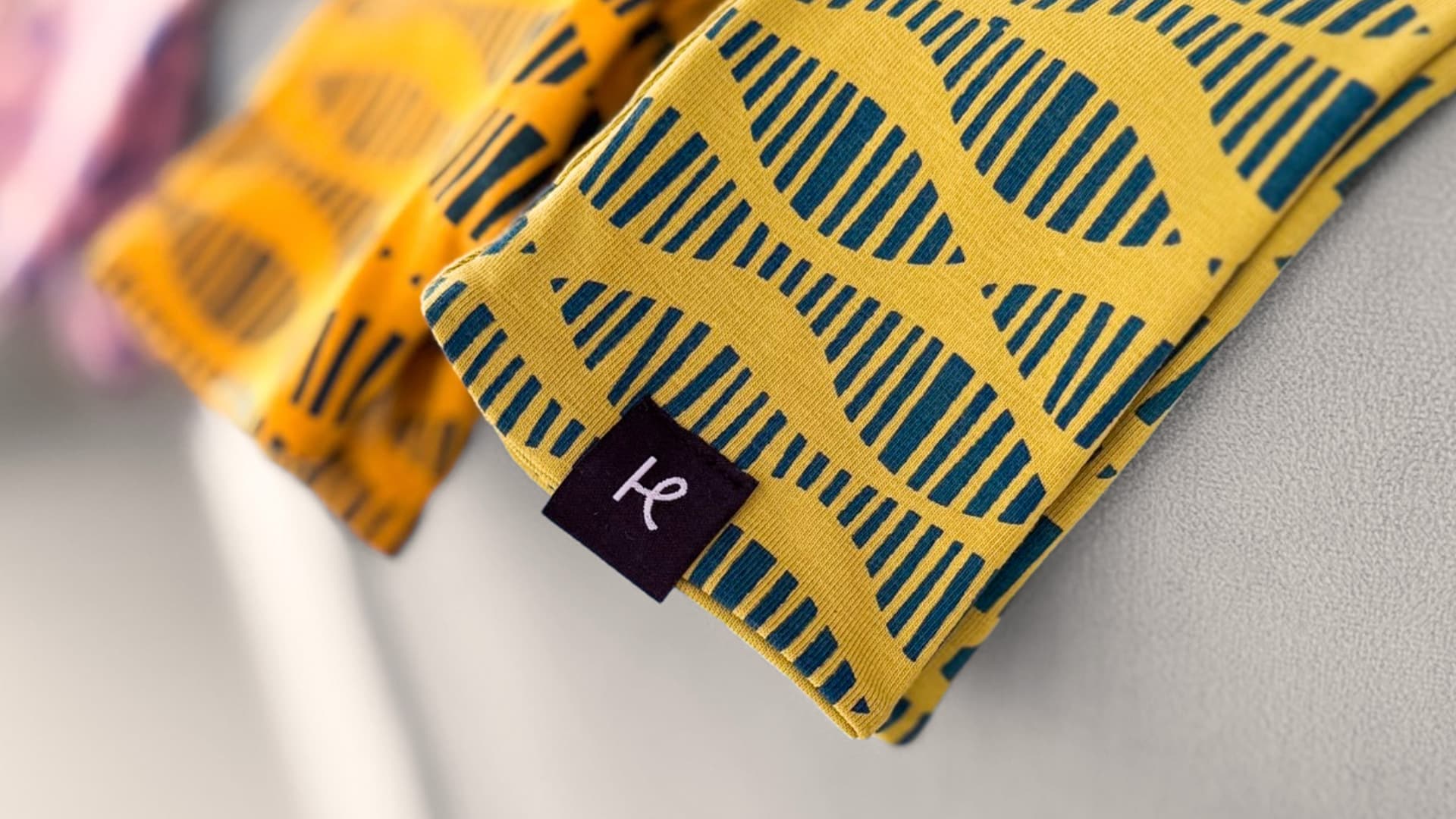 Detalle de la aplicación del nuevo branding de Happy Belly Barcelona, por NOMON DESIGN, en haramakis