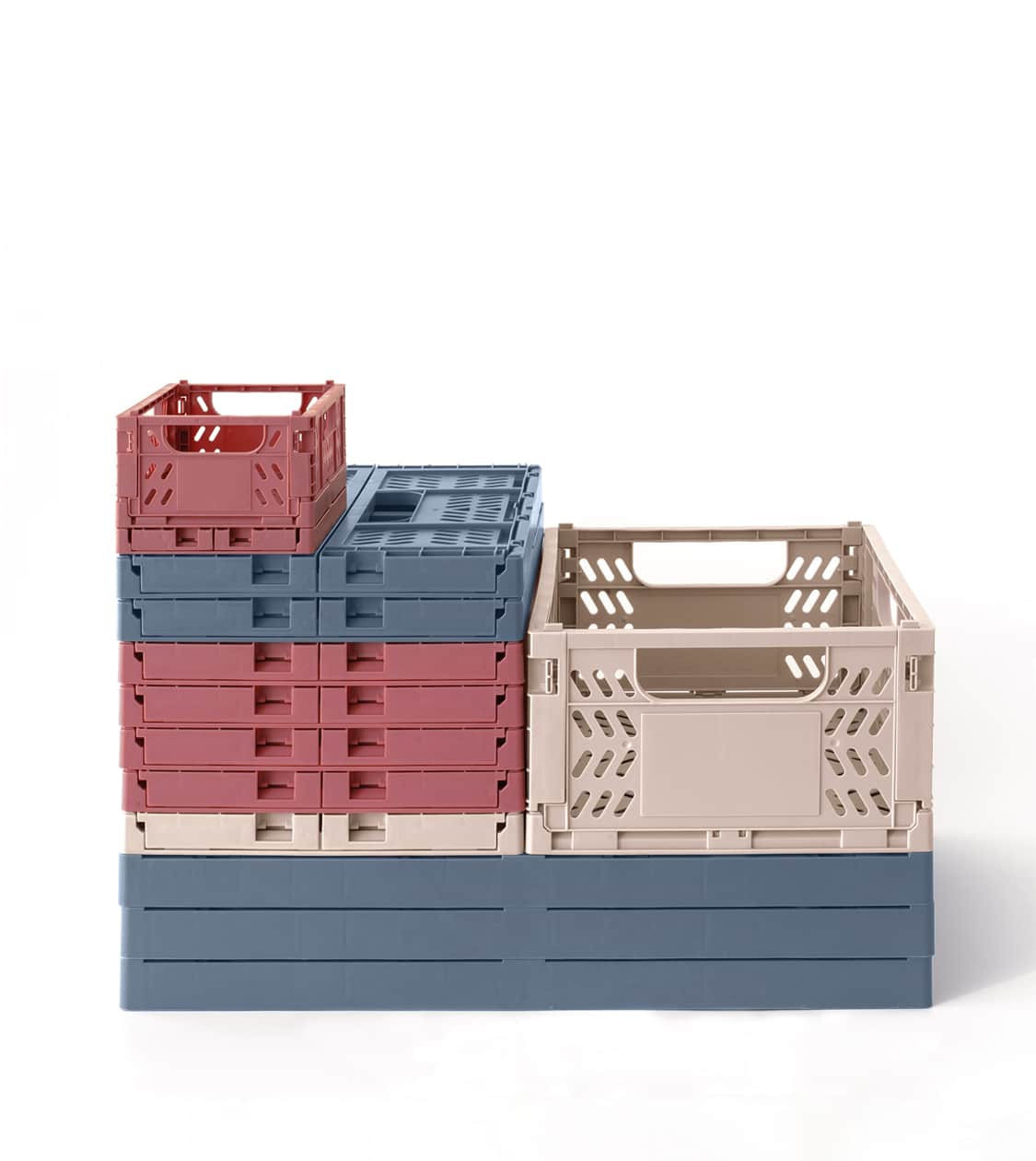 Cajas plegables de plástico reciclado diseñadas por Nomon Design, agencia de branding, diseño gráfico y packaging de Barcelona, para la línea de producto de APLI y Miquelrius